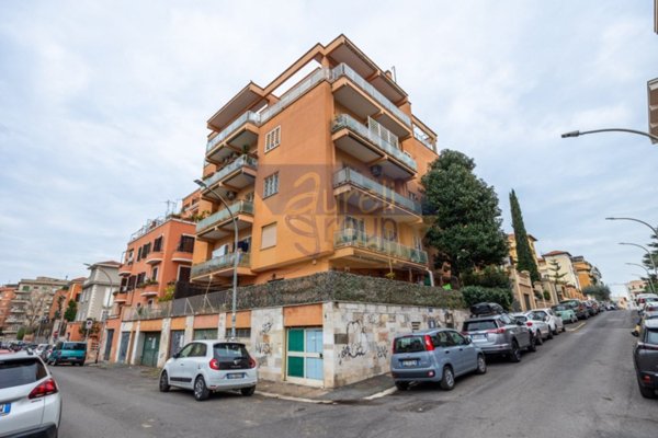 appartamento in vendita a Roma in zona Gianicolense