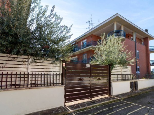 appartamento in vendita a Roma in zona Torre Gaia