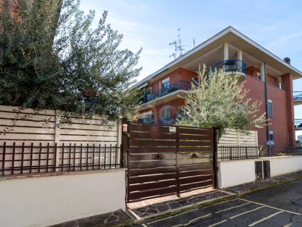 appartamento in vendita a Roma in zona Torre Gaia