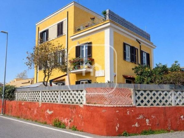 appartamento in vendita a Roma in zona Tuscolano