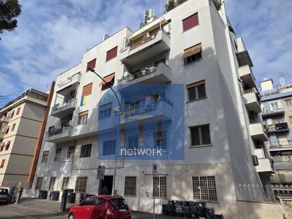 appartamento in vendita a Roma in zona Ardeatino