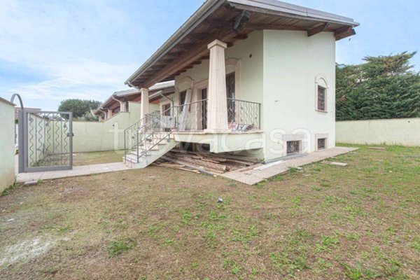 casa indipendente in vendita a Roma in zona Infernetto