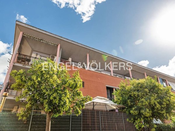 appartamento in vendita a Roma in zona Tor Bella Monaca