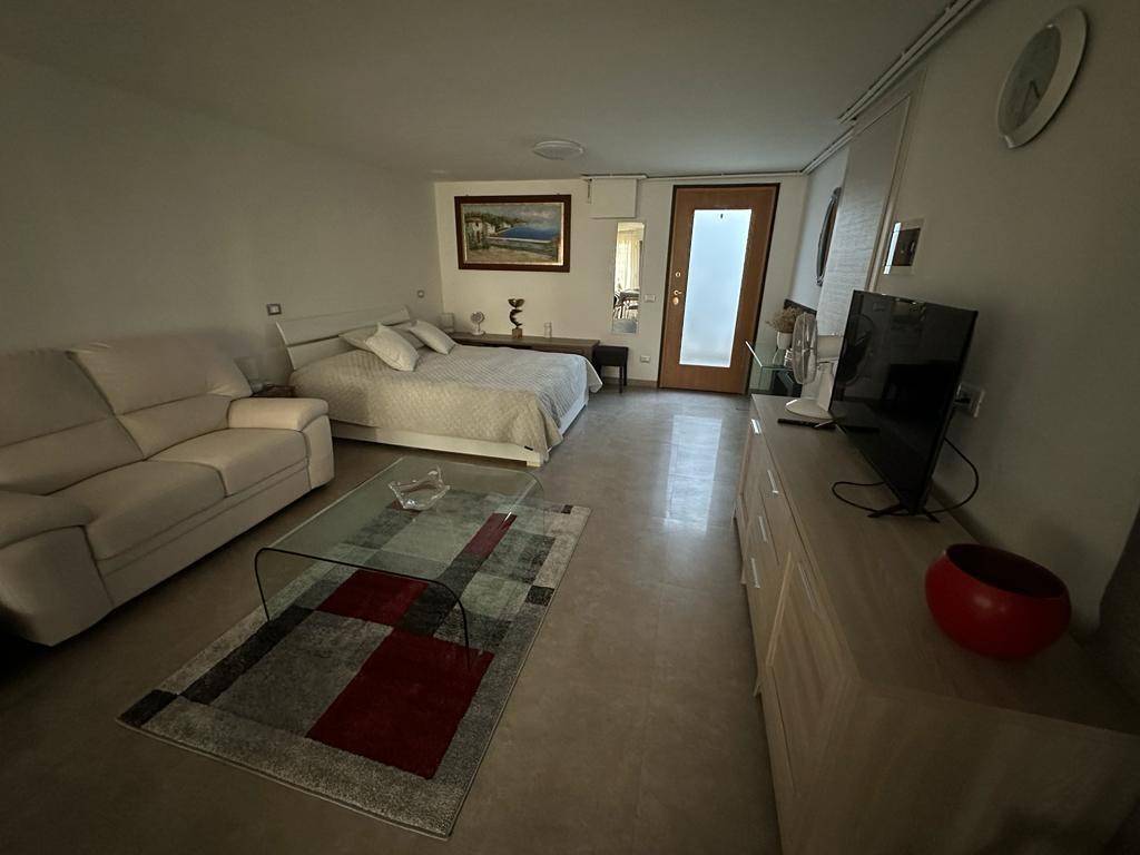 appartamento in vendita a Roma in zona Axa