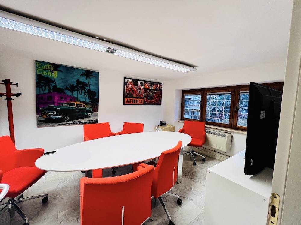 ufficio in vendita a Roma in zona Ardeatino