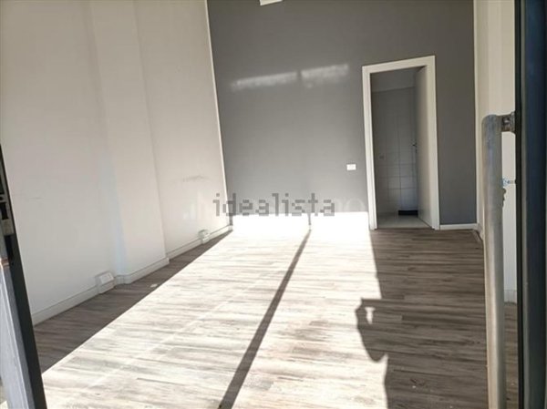 negozio in vendita a Roma in zona Vitinia