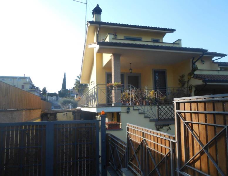 casa indipendente in vendita a Roma in zona Valle Muricana