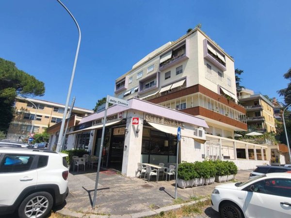 negozio in vendita a Roma in zona Torrino