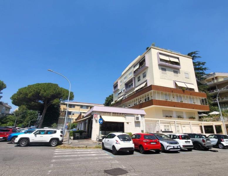 negozio in vendita a Roma in zona EUR