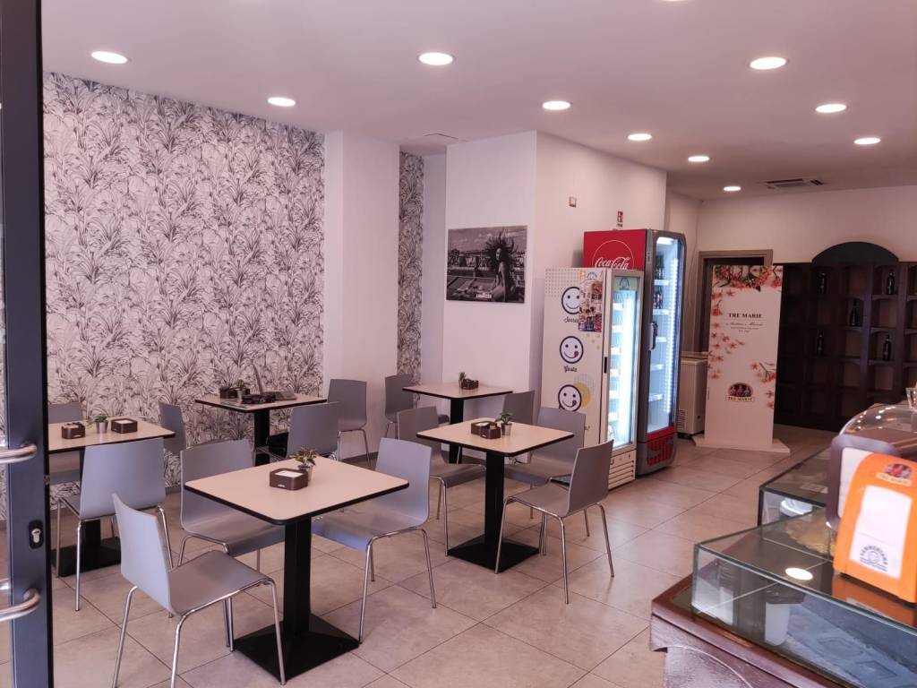 negozio in vendita a Roma in zona Appio Latino