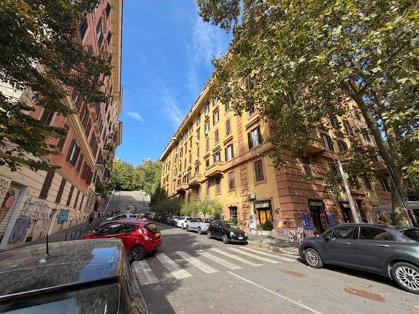 appartamento in vendita a Roma in zona Gianicolense