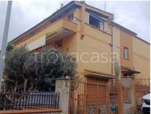 appartamento in vendita a Roma in zona Valle Muricana