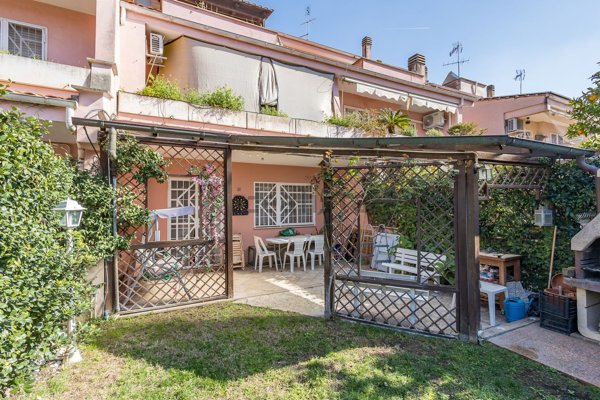 esavano in vendita a Roma in zona Acilia