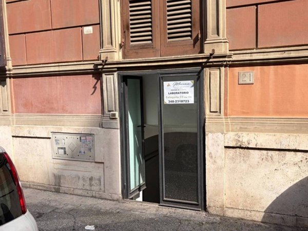 negozio in vendita a Roma in zona Celio
