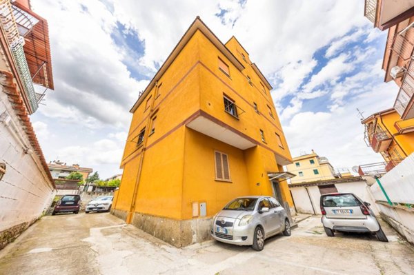appartamento in vendita a Roma in zona Torre Angela