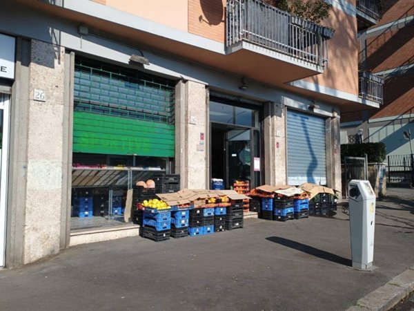 negozio in vendita a Roma in zona Ardeatino