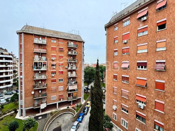 appartamento in vendita a Roma in zona Torre Spaccata