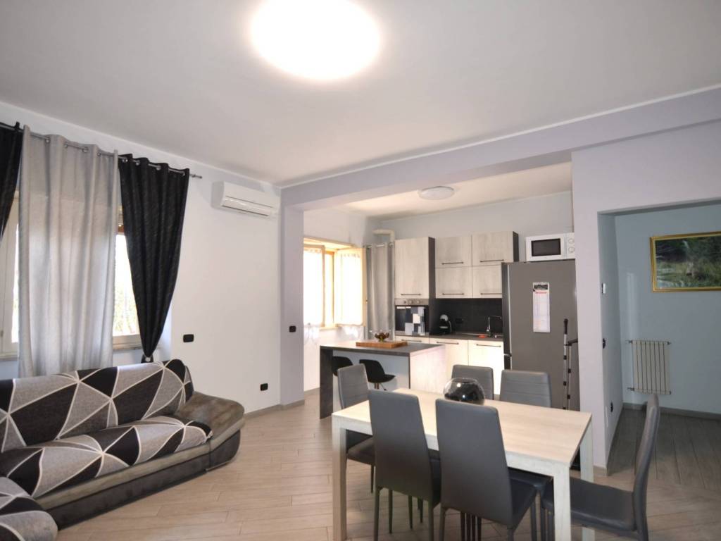 appartamento in vendita a Roma in zona Acilia