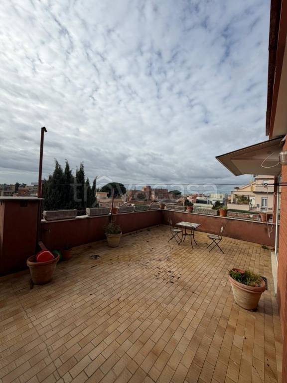 appartamento in vendita a Roma in zona Primavalle