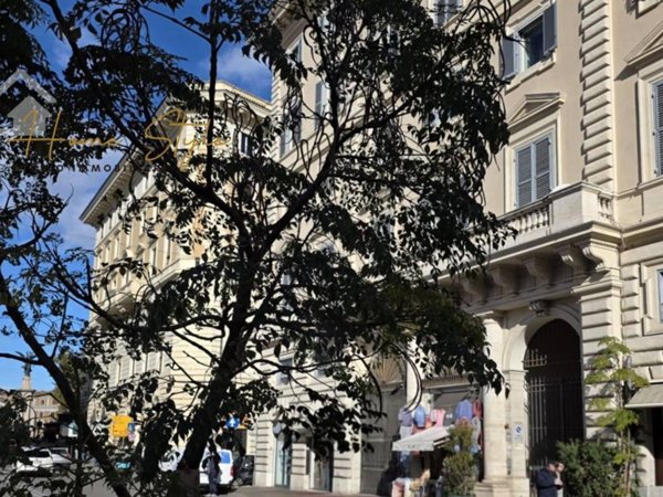 negozio in vendita a Roma in zona Parione/Sant'Eustachio