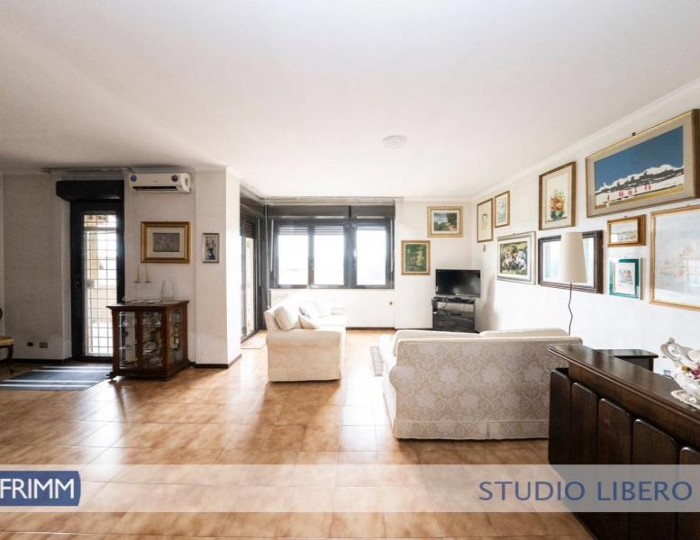 appartamento in vendita a Roma in zona Tor de' Cenci