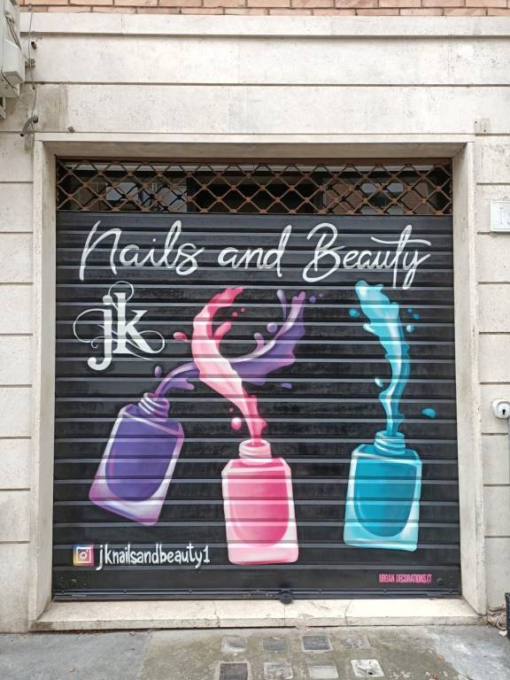 negozio in vendita a Roma in zona Don Bosco