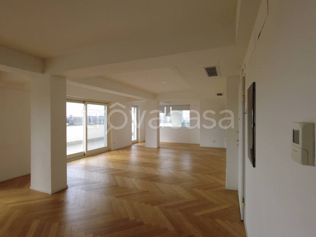 appartamento in vendita a Roma in zona Ostiense