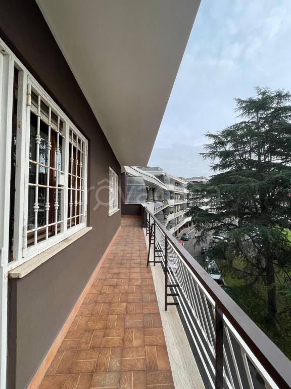 appartamento in vendita a Roma in zona Colle del Sole