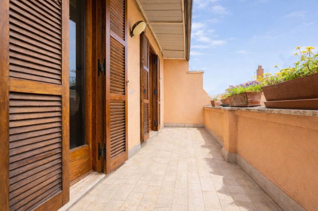 appartamento in vendita a Roma in zona Tuscolano