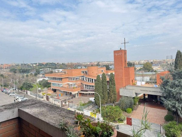 appartamento in vendita a Roma in zona Ostiense