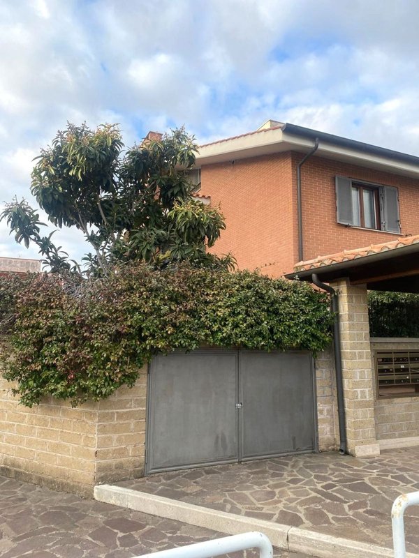 appartamento in vendita a Roma in zona Lunghezza