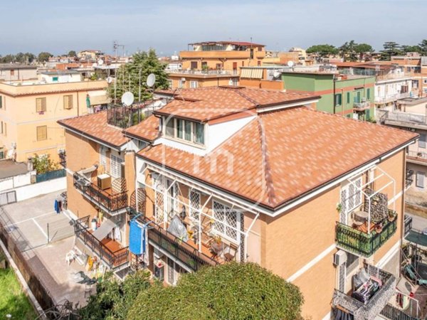 appartamento in vendita a Roma in zona Torre Angela