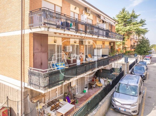 appartamento in vendita a Roma in zona Torre Angela
