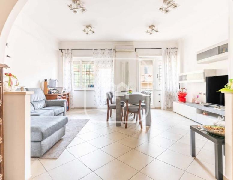 appartamento in vendita a Roma in zona Torre Angela