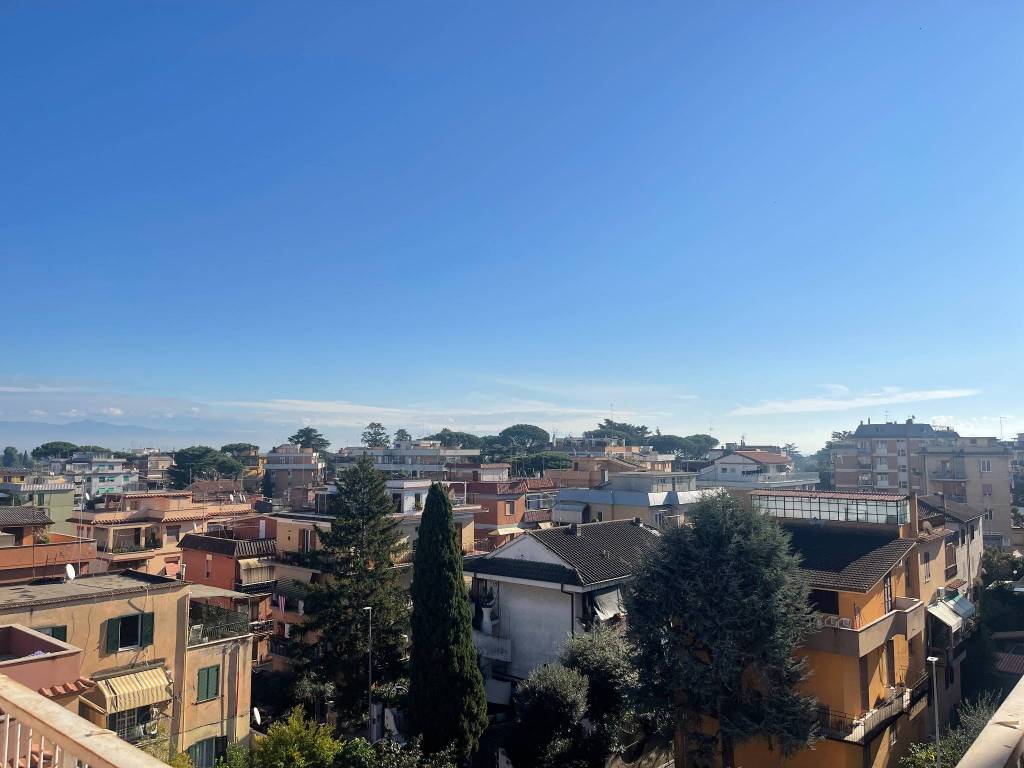 appartamento in vendita a Roma in zona Tomba di Nerone