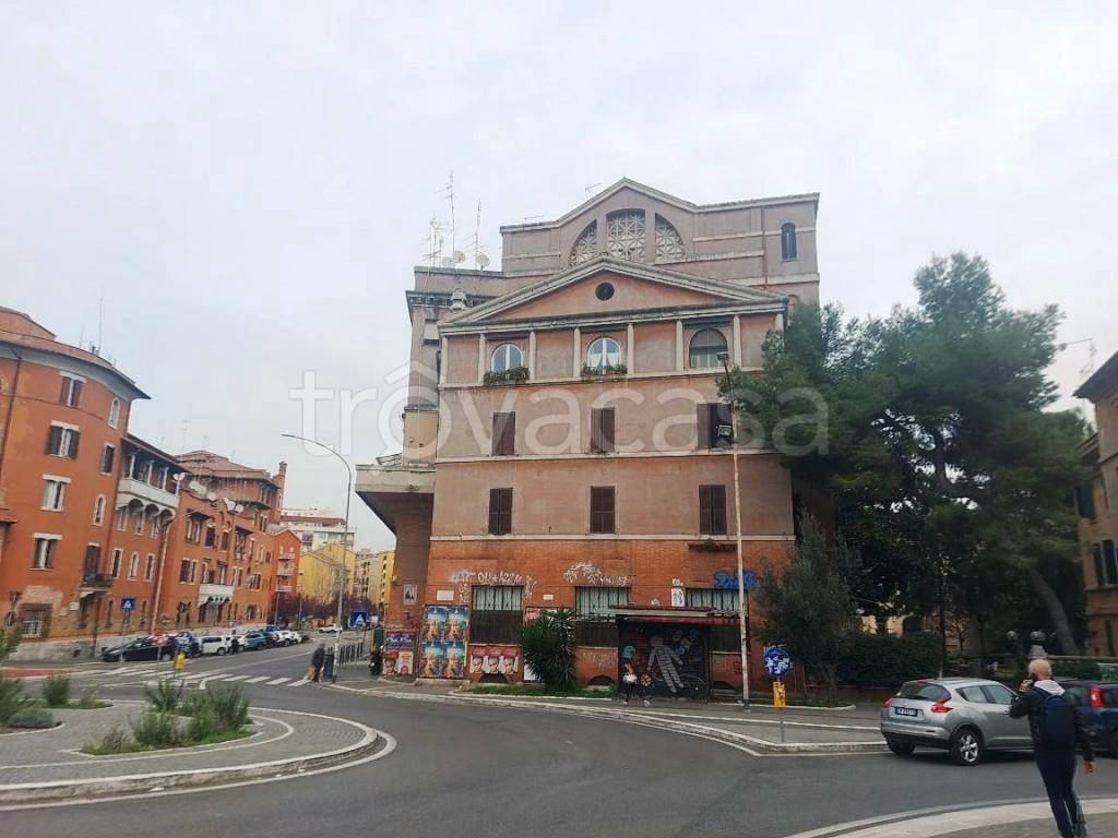 appartamento in vendita a Roma in zona Ostiense