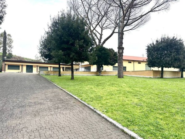 locale commerciale in vendita a Roma in zona Castel di Leva