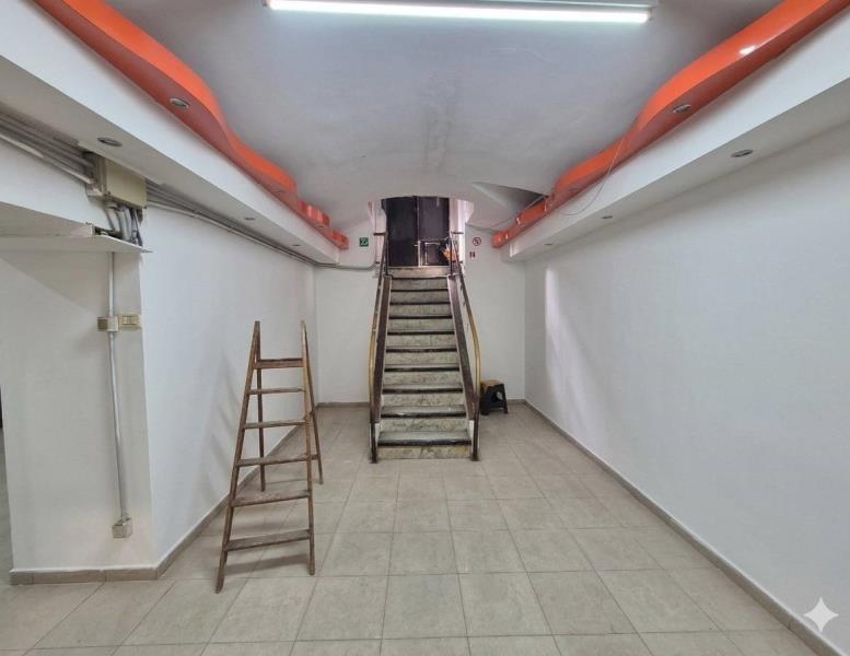 negozio in vendita a Roma in zona Esquilino
