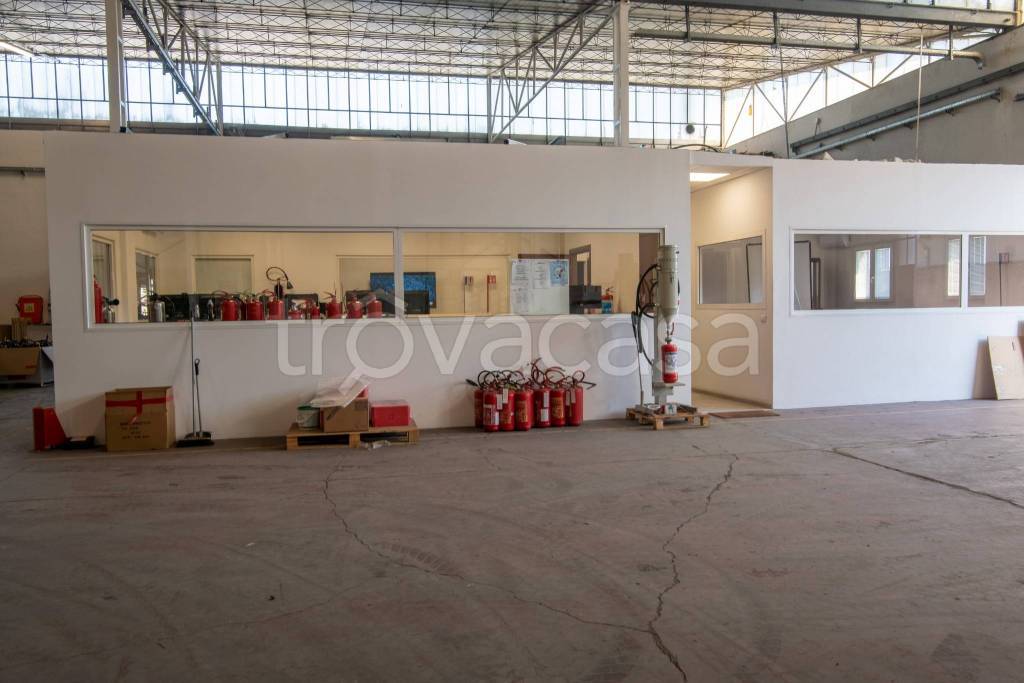 locale commerciale in vendita a Roma in zona Settecamini