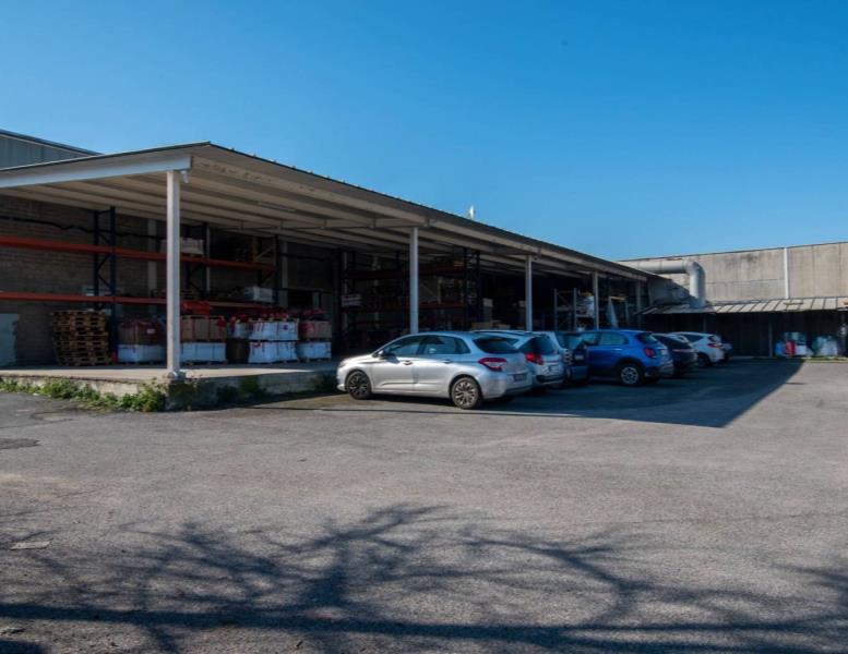 locale commerciale in vendita a Roma in zona Collatino