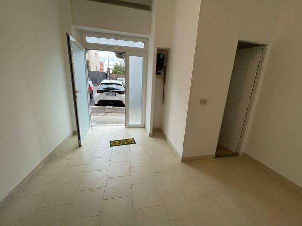 negozio in vendita a Roma in zona Collatino
