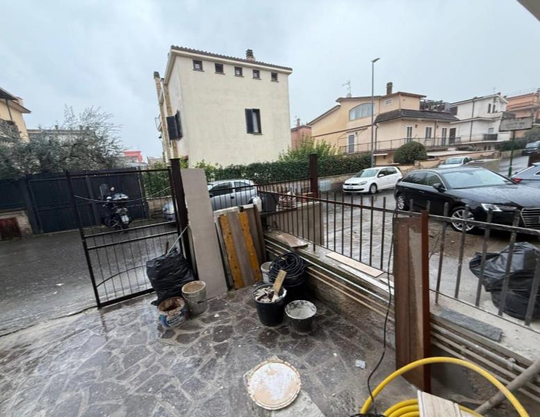 appartamento in vendita a Roma in zona Valle Muricana