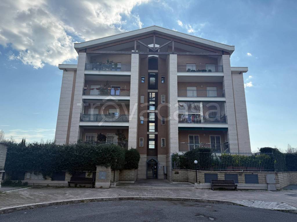 appartamento in vendita a Roma in zona Appio Claudio
