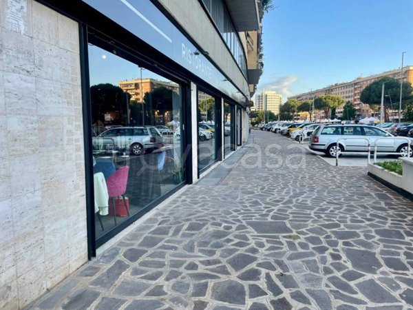 negozio in vendita a Roma in zona Cinecittà