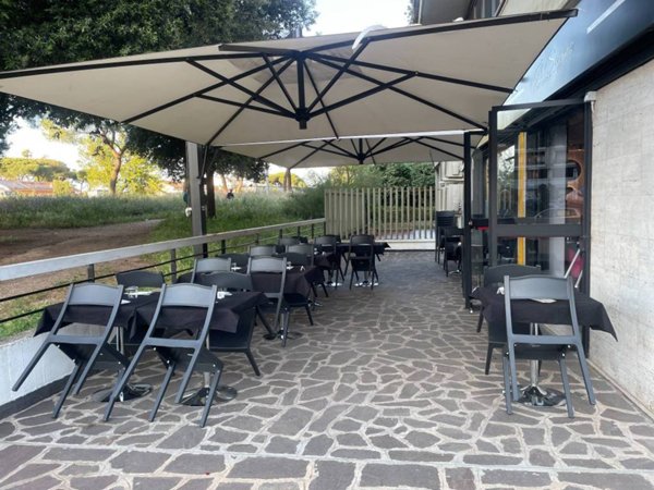 negozio in vendita a Roma in zona Cinecittà