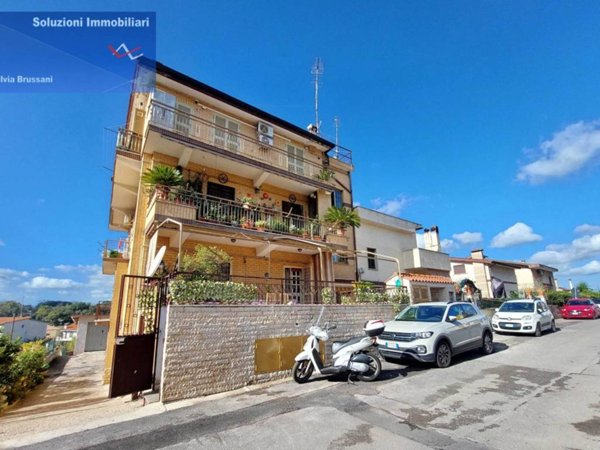 appartamento in vendita a Roma in zona Pantan Monastero