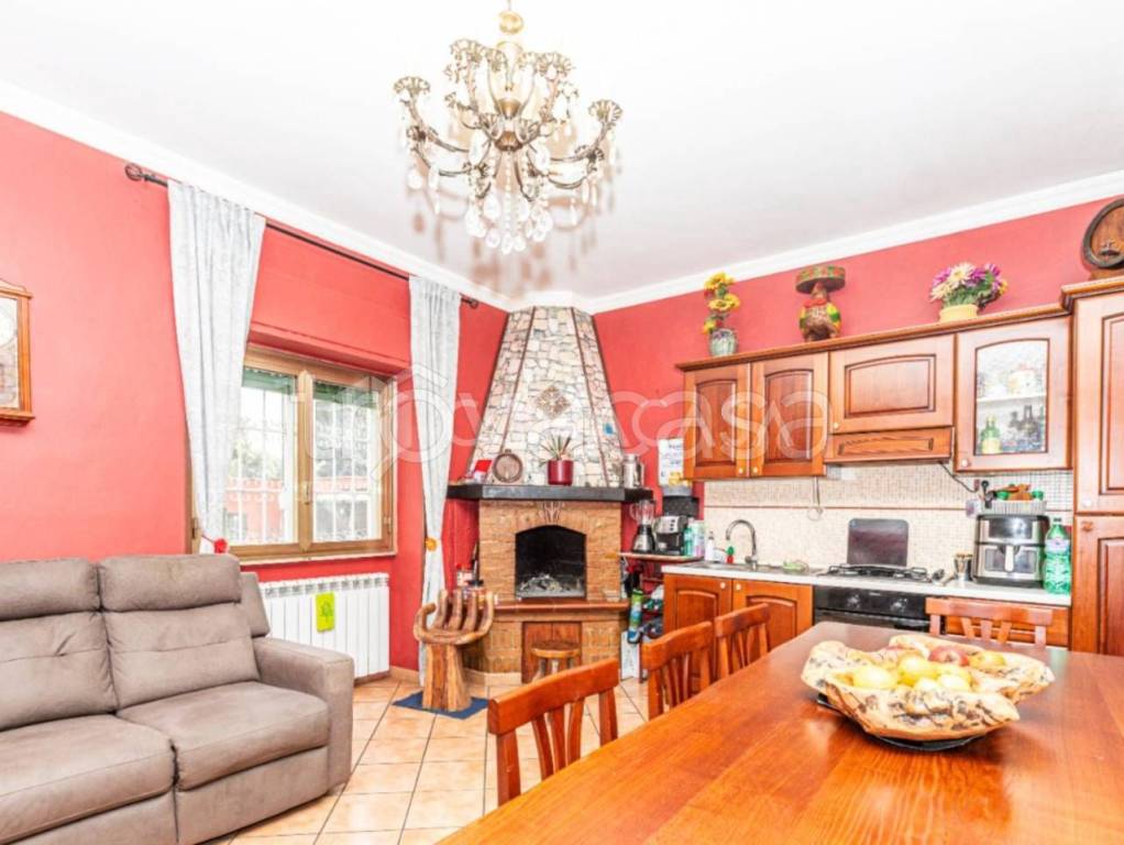 appartamento in vendita a Roma in zona Appio Claudio