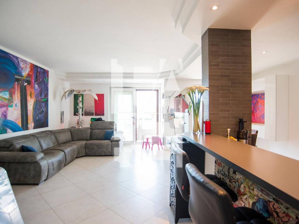 appartamento in vendita a Roma in zona Appio Claudio