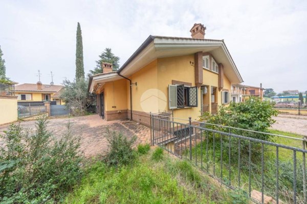 casa indipendente in vendita a Roma in zona Castelverde