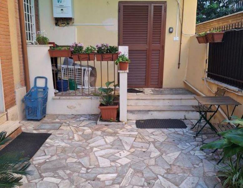 appartamento in vendita a Roma in zona Torre Angela